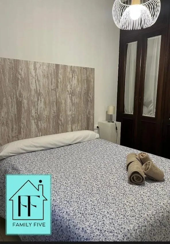 Apartamento Family Five Córdoba 0*,  España